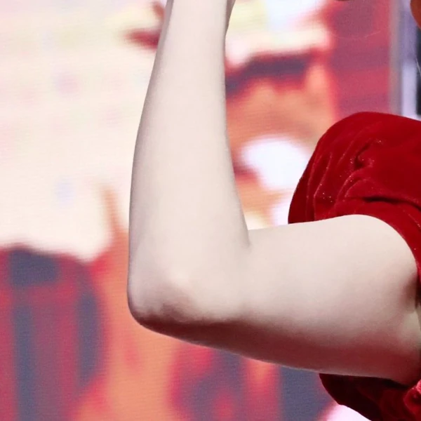 充满粉丝爱意的Rei (IVE)人气照片