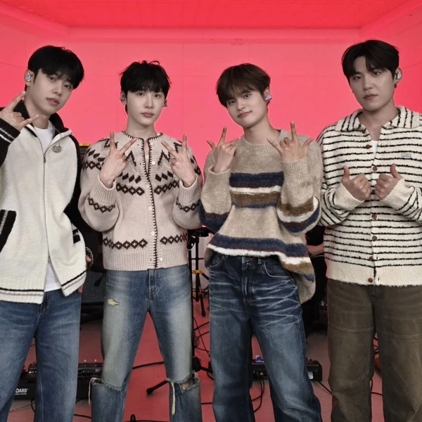 Top Photo Full of AB6IX Love