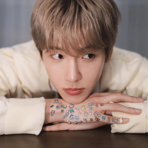 今日最受喜愛的伯賢 (EXO)