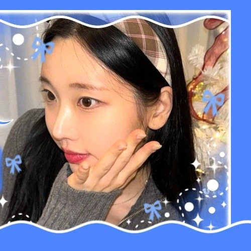 Top Photo Full of Nayun (MOMOLAND) Love