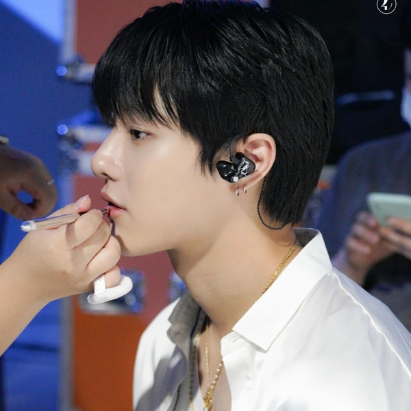 Today's Most Loved WOODZ