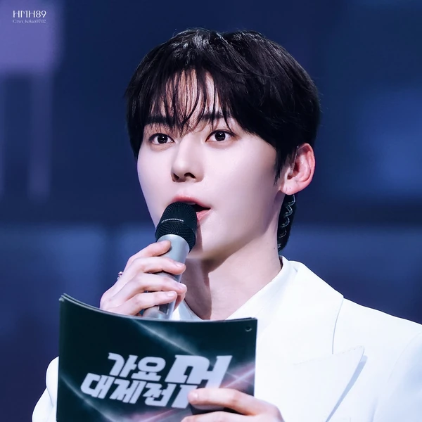Today's Most Loved Hwang Minhyun