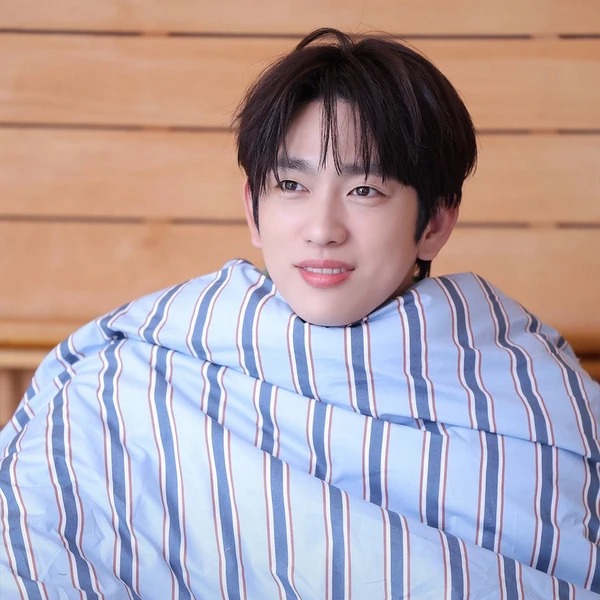 Today's Most Loved Jinyoung (GOT7)