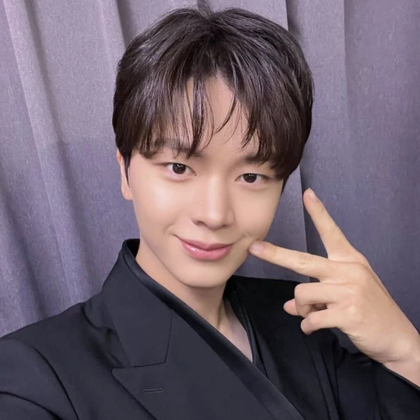 Top Photo Full of Yook Sungjae (BTOB) Love