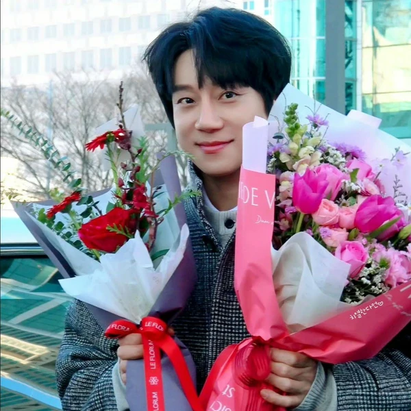 充满粉丝爱意的黃致列人气照片