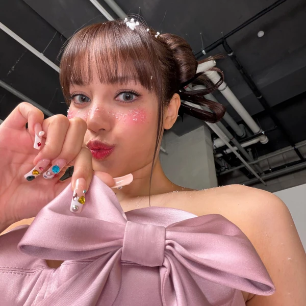 Today's Most Loved Lisa (BLACKPINK)