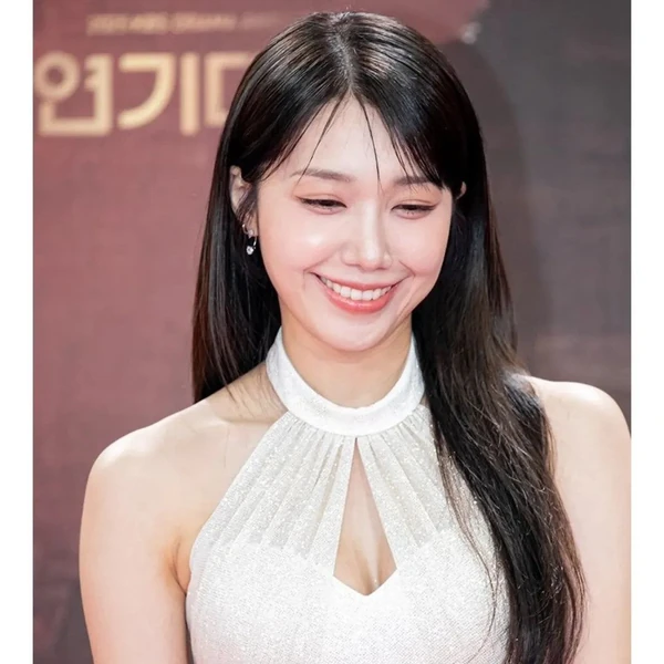 Momen Terbaik Jeong Eunji (Apink) Pilihan Penggemar