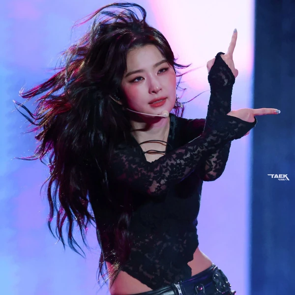 Today's Most Loved Seulgi (Red Velvet)
