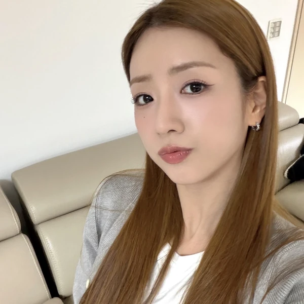 Foto Populer Penuh Cinta untuk Yoon Bomi (Apink)