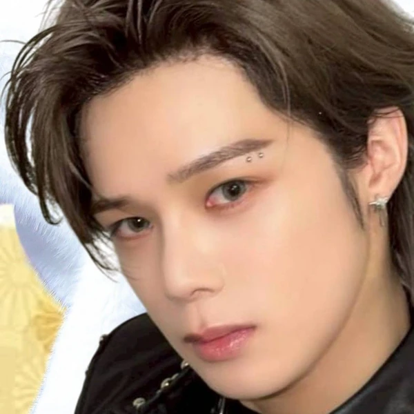 오늘 최애돌에서 빛나는 케이 (앤팀)의 대표 사진