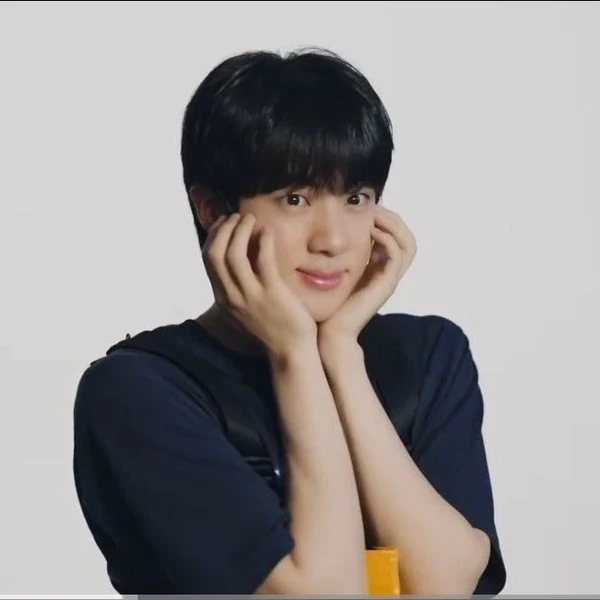 Foto Populer Penuh Cinta untuk Jin (BTS)