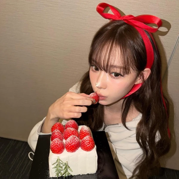 오늘 가장 사랑받은 윈터 (에스파)의 모습