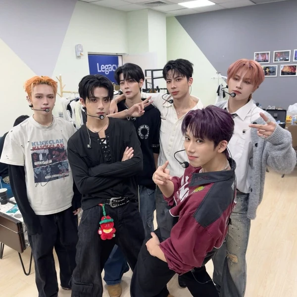 Top Photo Full of SEVENTOEIGHT Love