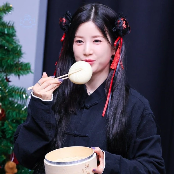 今天最受喜爱的朴初珑 (Apink)