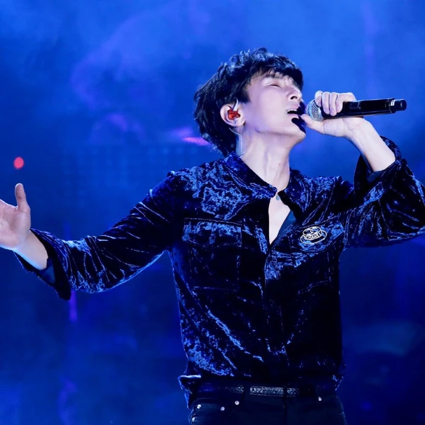 Top Photo Full of Kim Dongwan (SHINHWA) Love