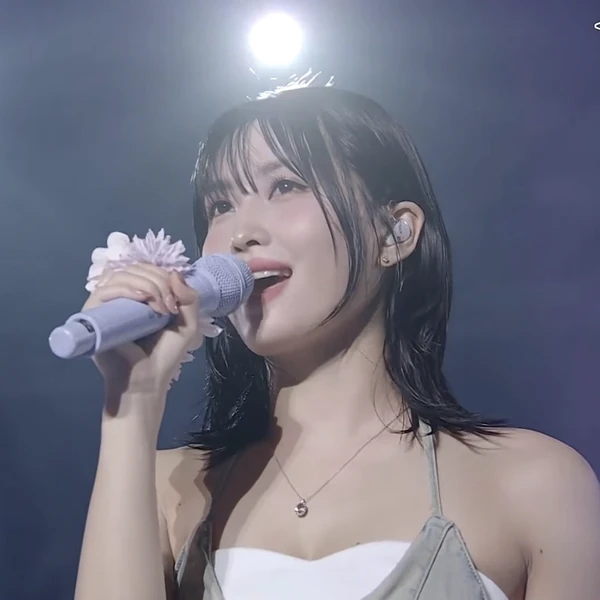 오늘 가장 사랑받은 모모 (TWICE)의 모습