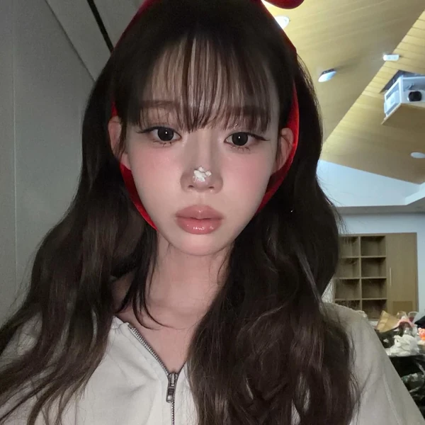 오늘 가장 사랑받은 윈터 (에스파)의 모습