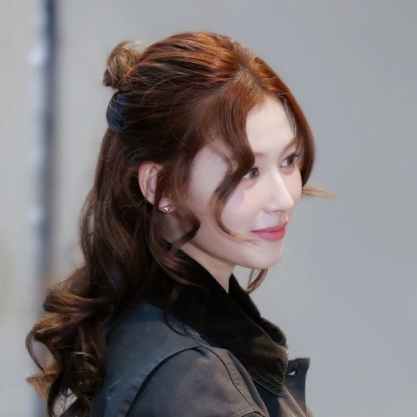 今天最受喜爱的Sana (TWICE)