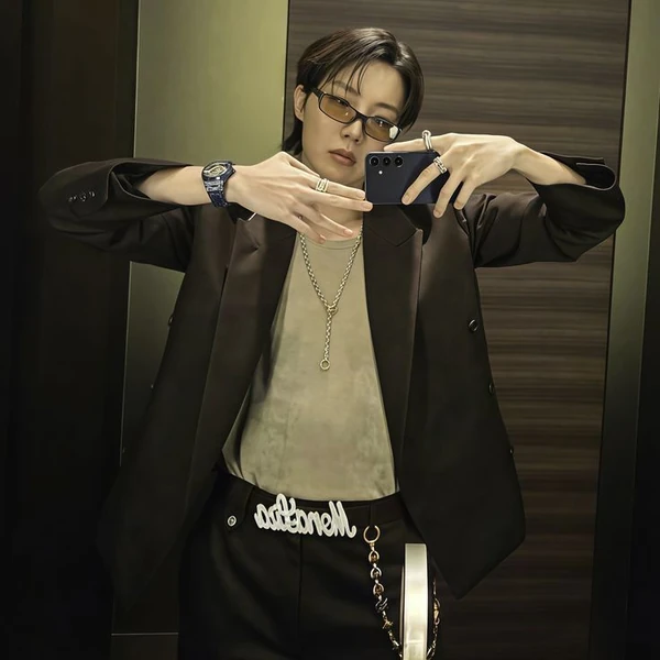 오늘 가장 사랑받은 제이홉 (방탄소년단)의 모습