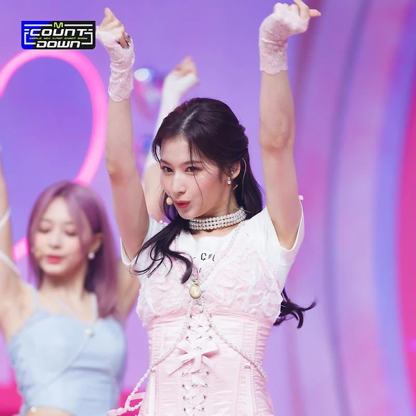 Foto Populer Penuh Cinta untuk Sana (TWICE)