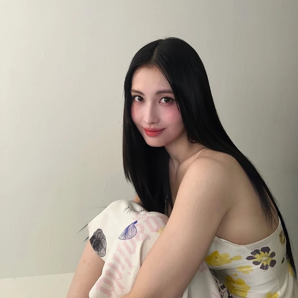 Penampilan Momo (TWICE) yang Paling Dicintai Hari Ini