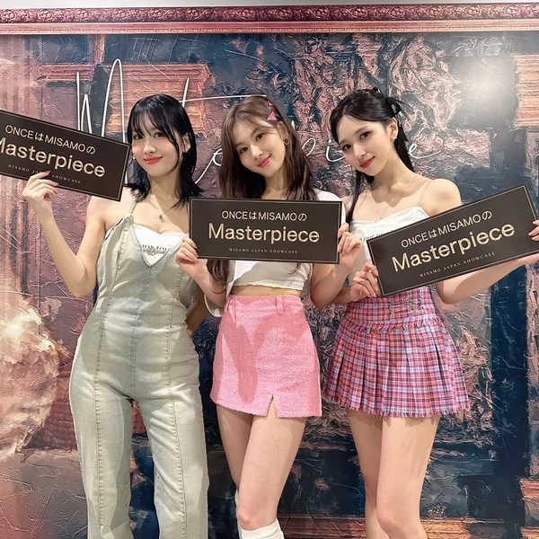 오늘 가장 사랑받은 사나 (TWICE)의 모습