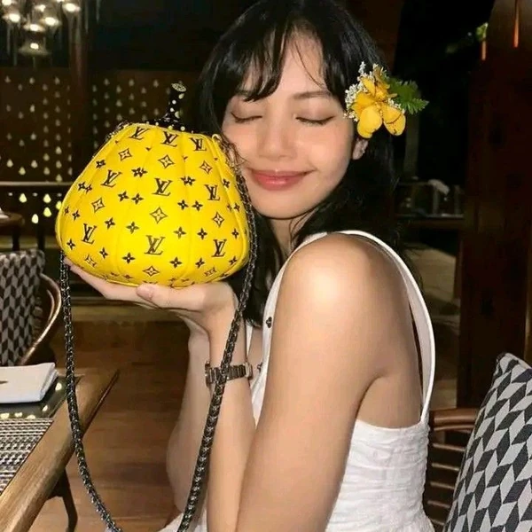 리사 (BLACKPINK) 팬심 가득한 인기 사진