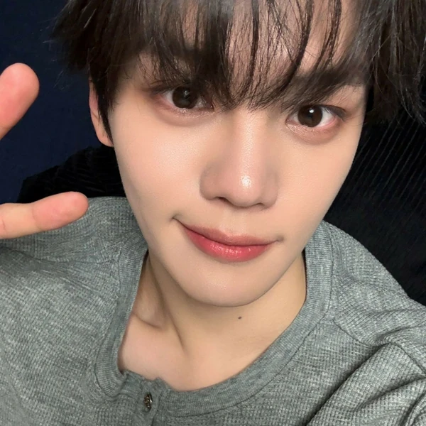 Top Photo Full of Kim Gyuvin (ZEROBASEONE) Love