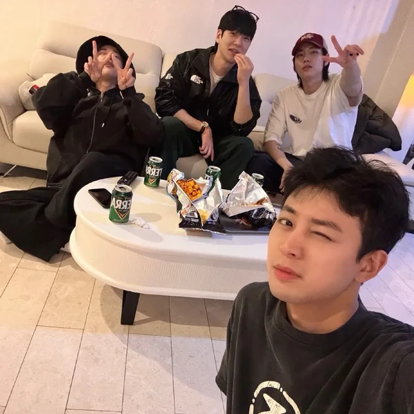 充满粉丝爱意的iKON人气照片