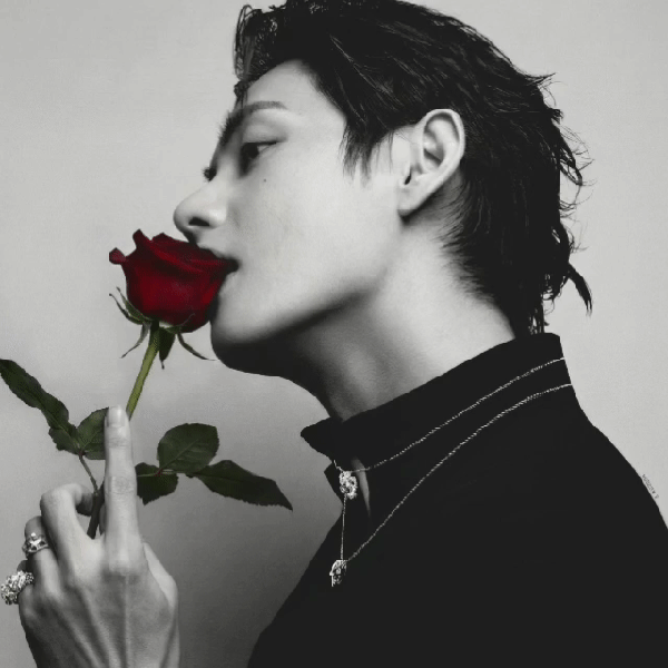 Brilliant moment of V (BTS) created by fandom