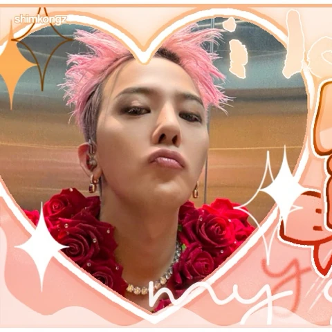 Signature photo of G-DRAGON (BIGBANG) capturing their charm