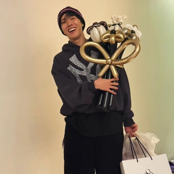 오늘 가장 사랑받은 제이홉 (방탄소년단)의 모습