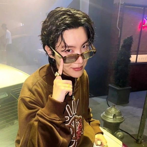 오늘 가장 사랑받은 제이홉 (방탄소년단)의 모습