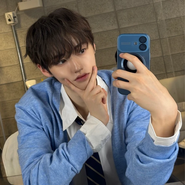 Foto Populer Penuh Cinta untuk Junseong (YUHZ)