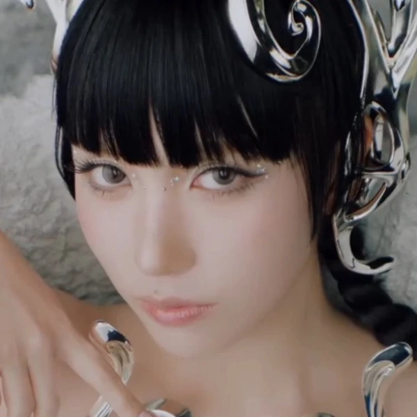 Foto Populer Penuh Cinta untuk Mina (TWICE)