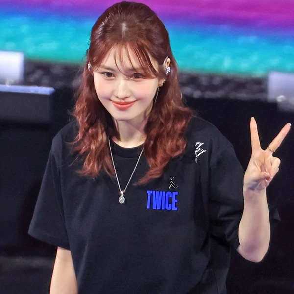 Today's Most Loved Momo (TWICE)