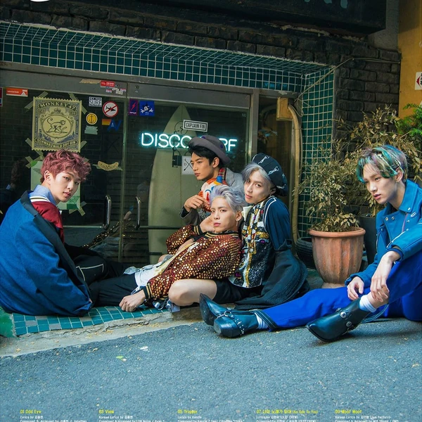 Signature photo of SHINee capturing their charm