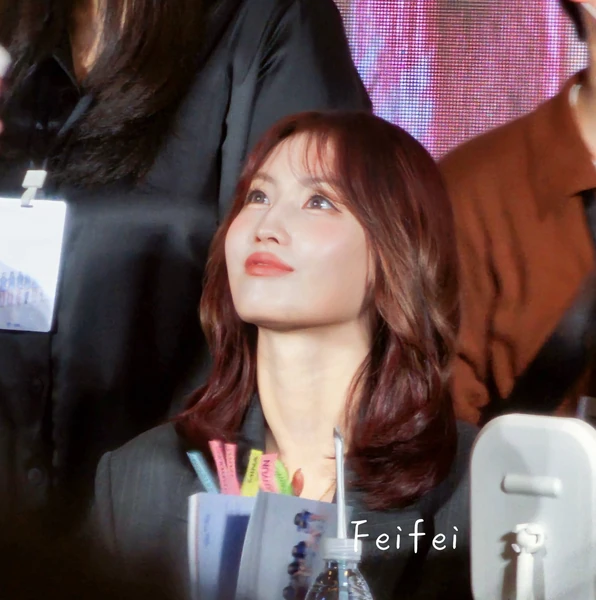 오늘 가장 사랑받은 모모 (TWICE)의 모습