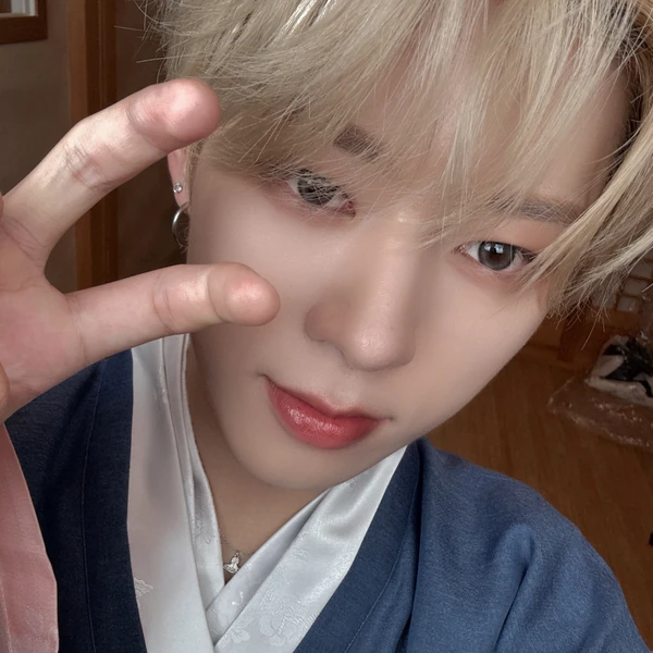 Top Photo Full of Jinhyuk (NOWZ) Love