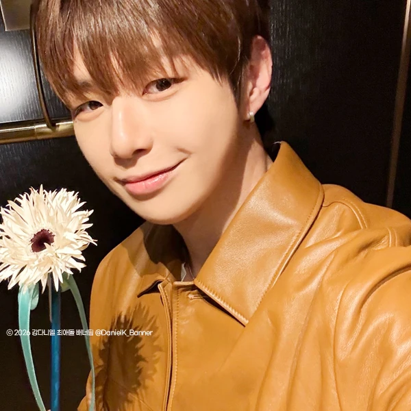 Foto Populer Penuh Cinta untuk Kang Daniel