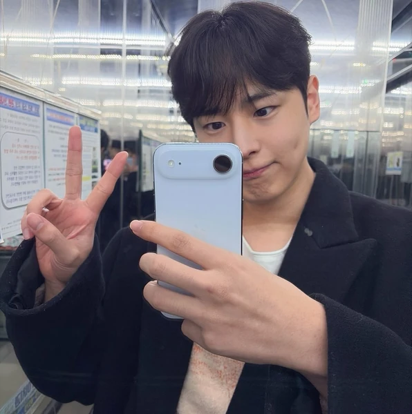 Top Photo Full of Choi Byungchan Love