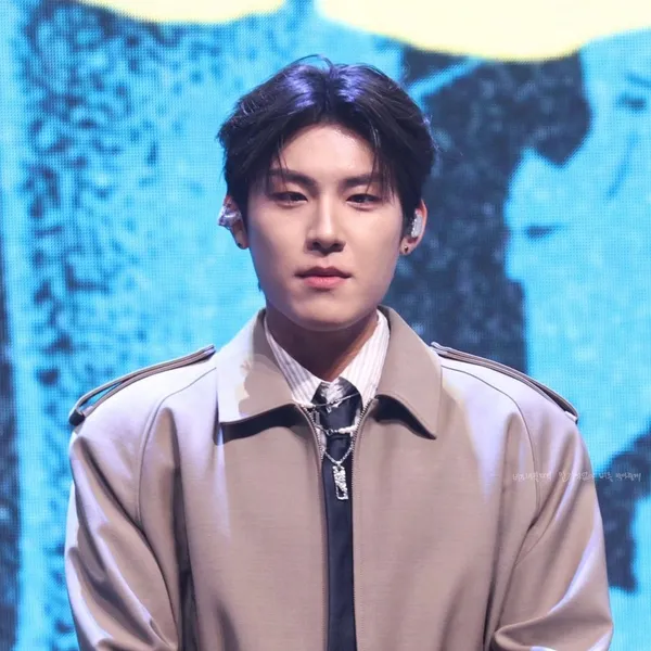 Top Photo Full of Park Woojin (AB6IX) Love