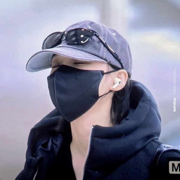 오늘 가장 사랑받은 윈터 (에스파)의 모습