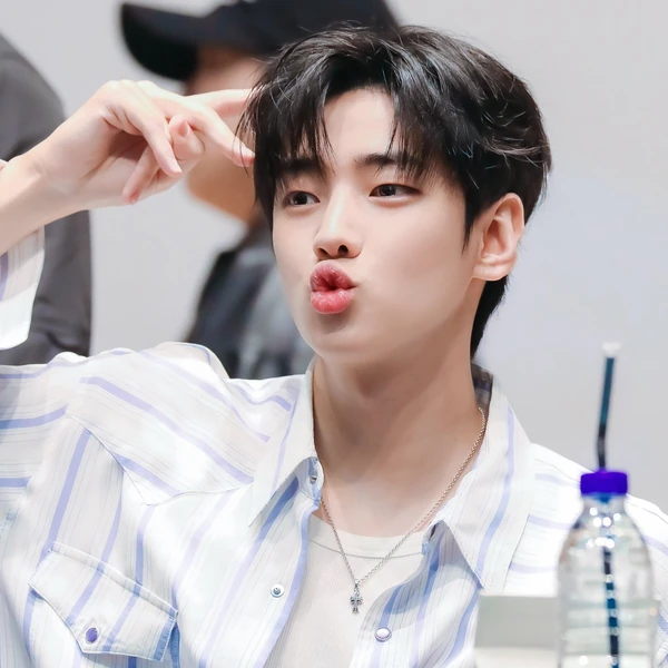 Foto Populer Penuh Cinta untuk Jaechan (DKZ)