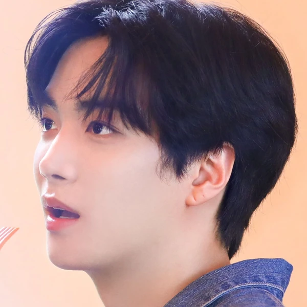 Top Photo Full of Kim Jonghyeon Love