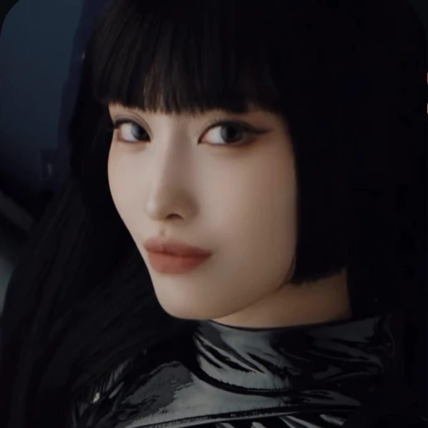 Top Photo Full of Yunah (ILLIT) Love