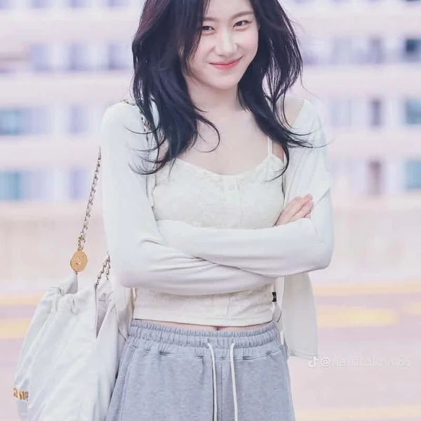 Today's Most Loved Chaeryeong (ITZY)