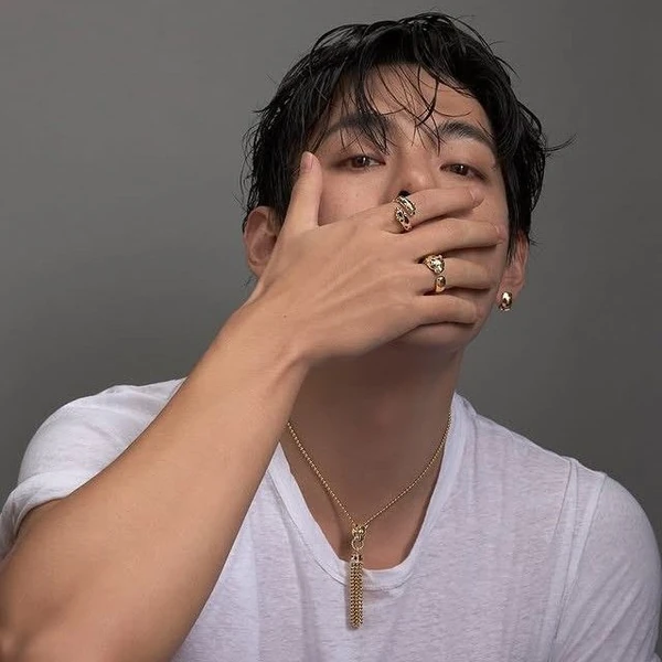 Penampilan V (BTS) yang Paling Dicintai Hari Ini