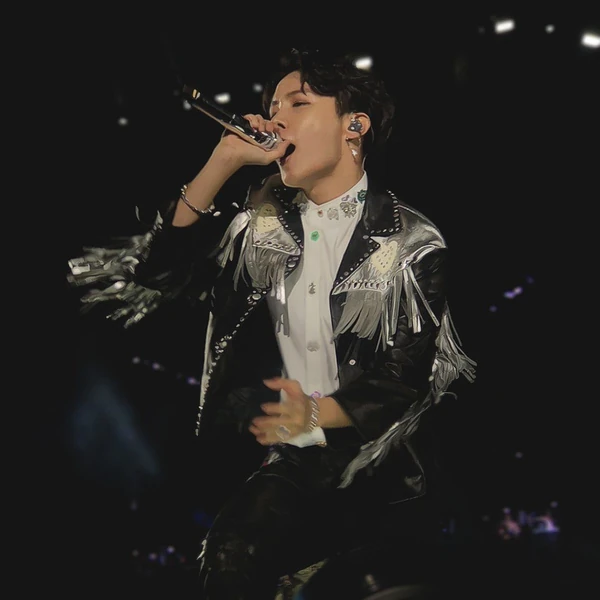 오늘 가장 사랑받은 제이홉 (방탄소년단)의 모습