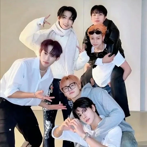 Top Photo Full of SEVENTOEIGHT Love